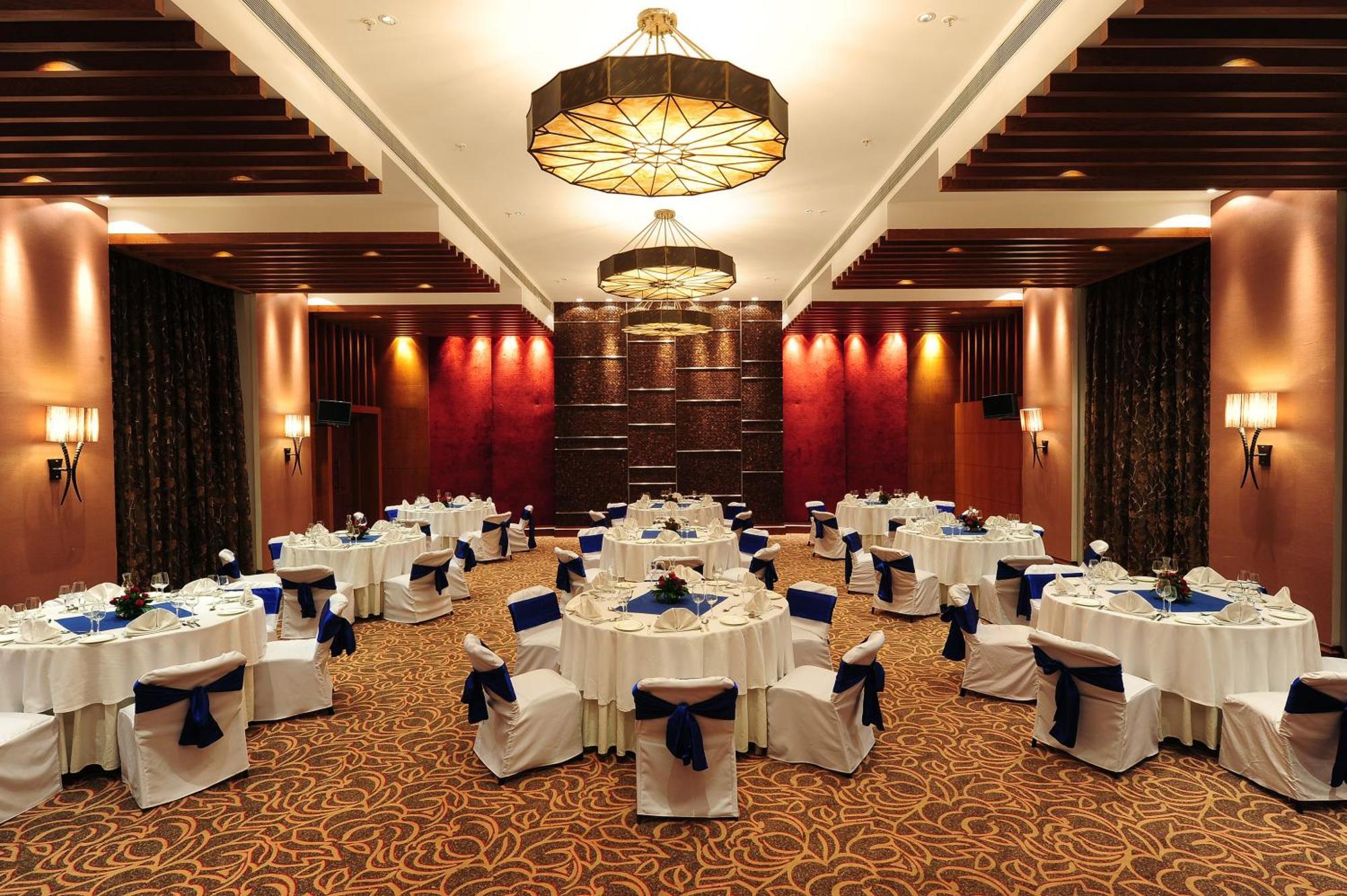 Fariyas Resort Лонавала Ресторан фото